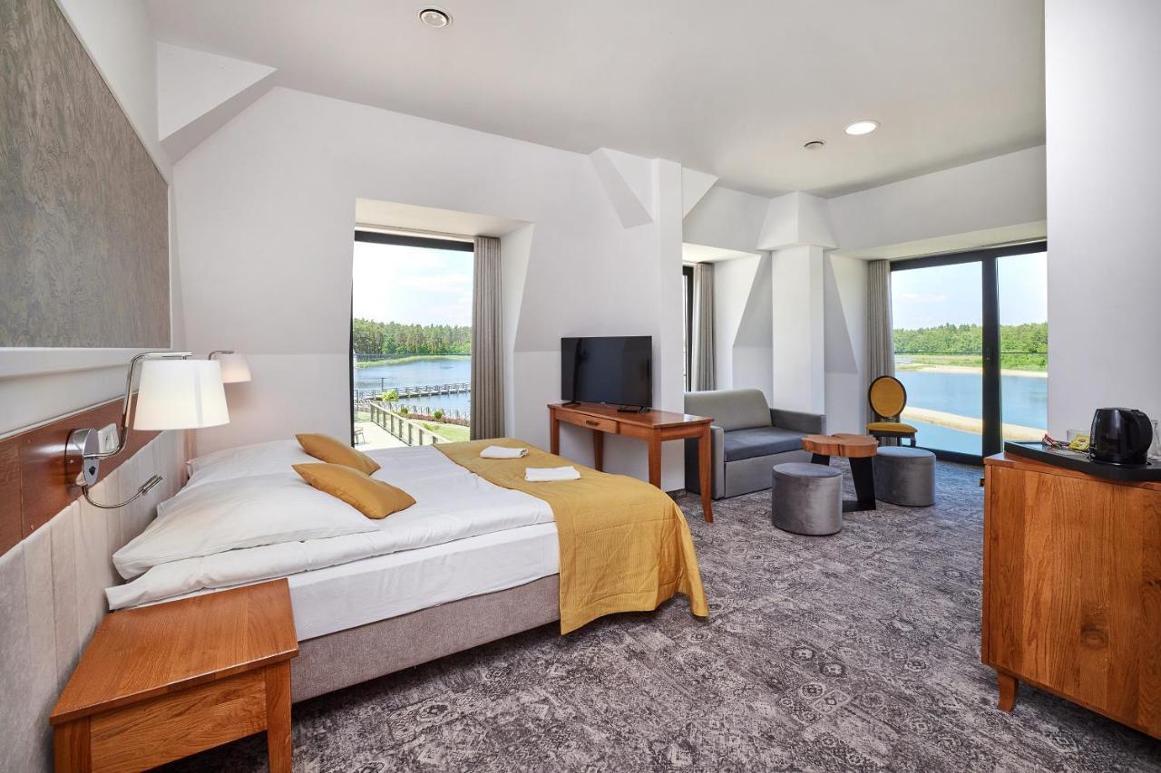 Debowy Dwor Hotel Ruda Rozaniecka ภายนอก รูปภาพ