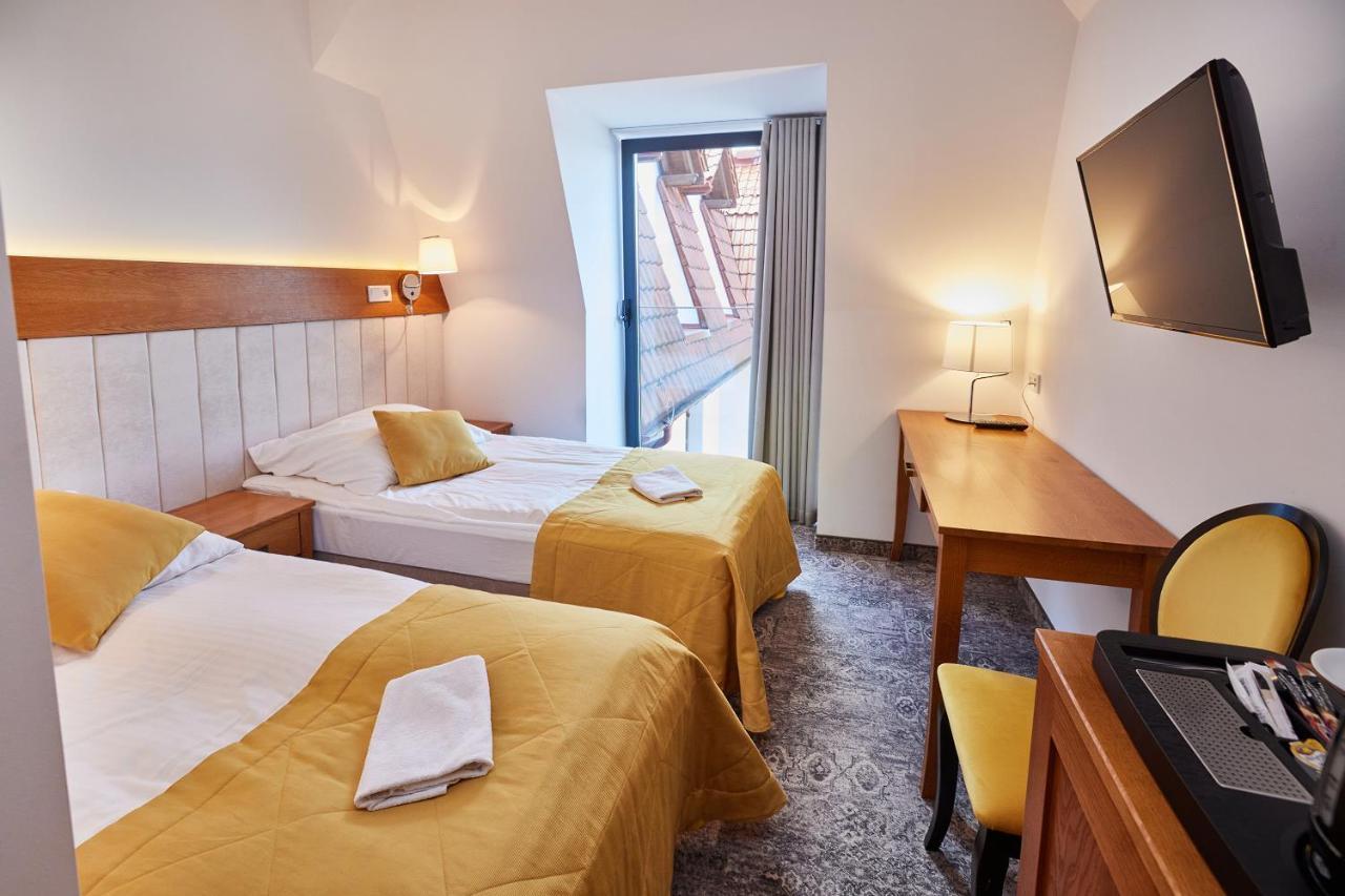 Debowy Dwor Hotel Ruda Rozaniecka ห้อง รูปภาพ