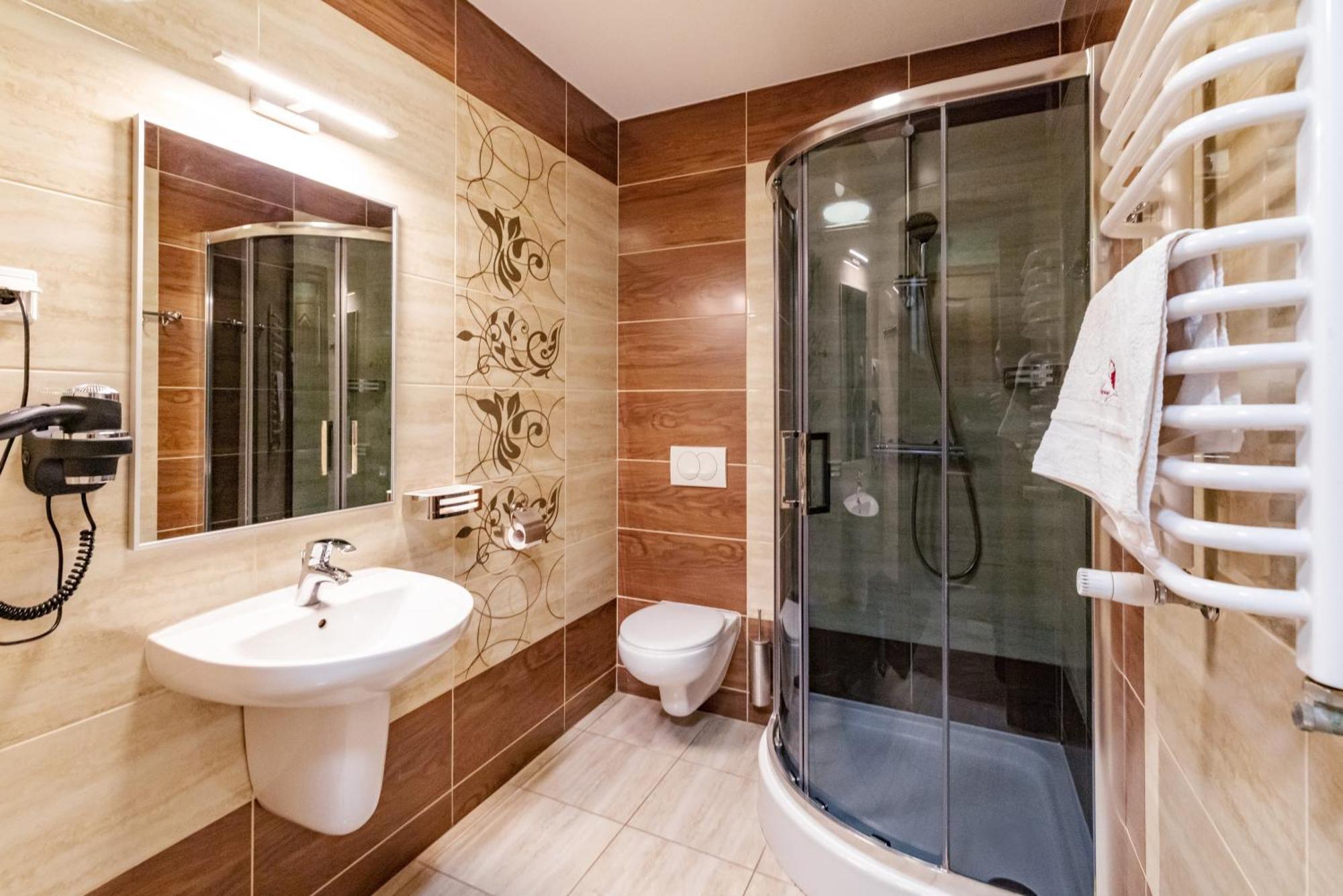 Debowy Dwor Hotel Ruda Rozaniecka ภายนอก รูปภาพ